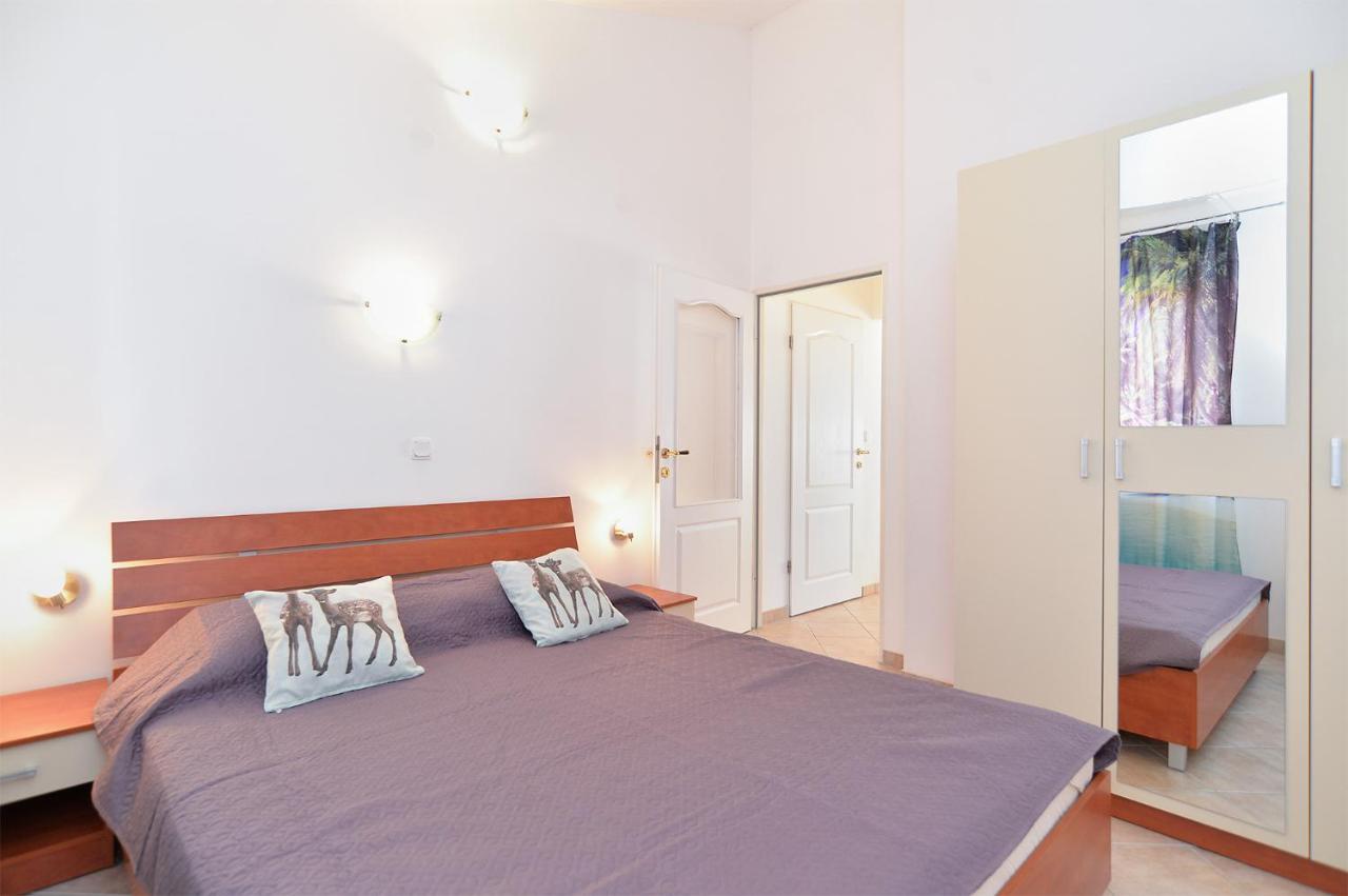 פאז'אנה Apartments Ariana 1989 מראה חיצוני תמונה