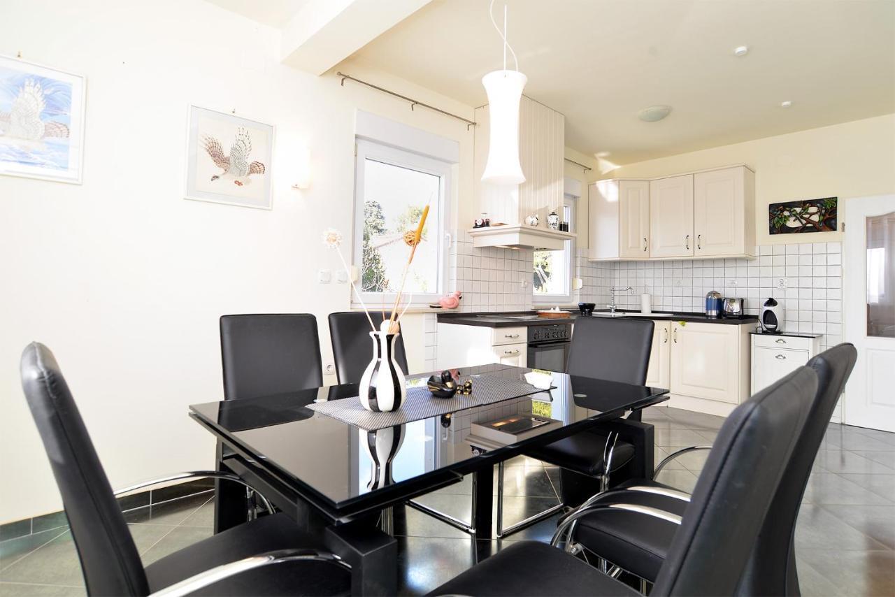 פאז'אנה Apartments Ariana 1989 מראה חיצוני תמונה