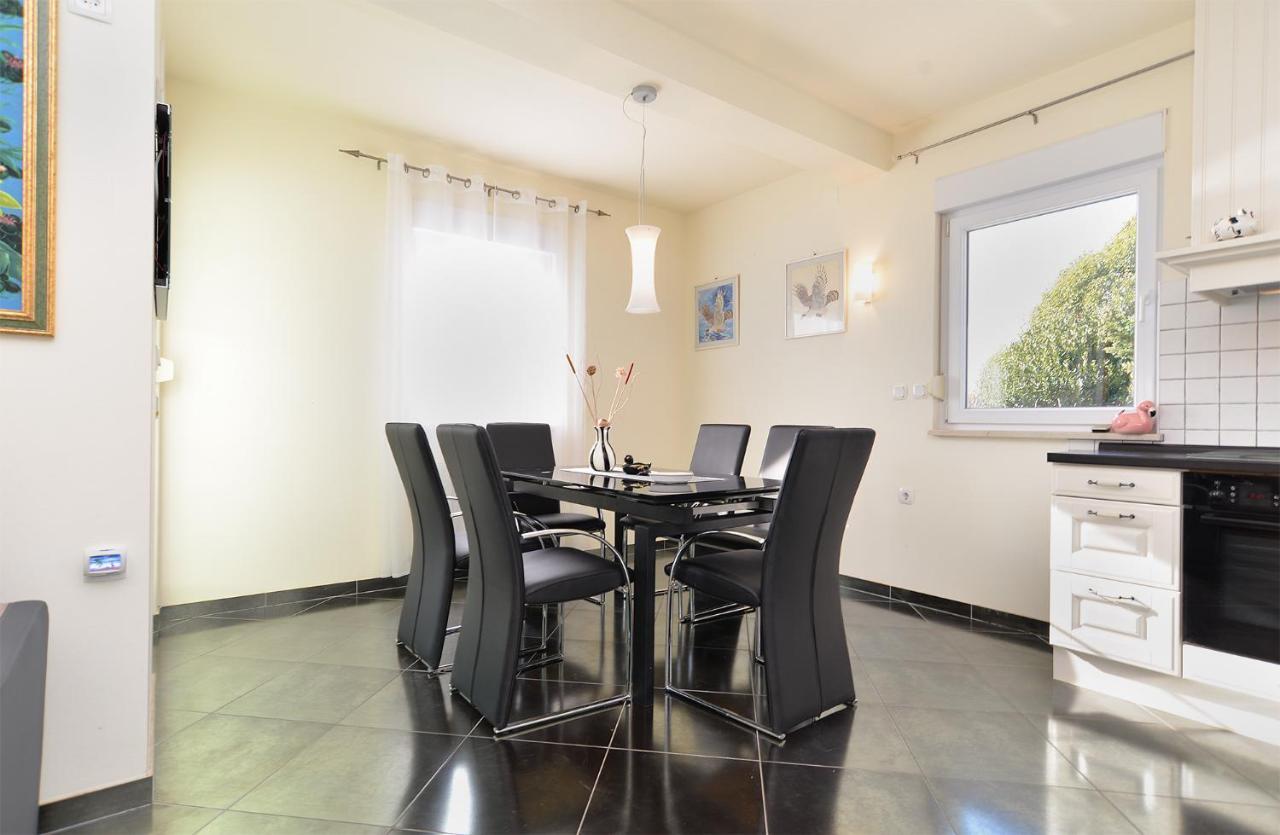 פאז'אנה Apartments Ariana 1989 מראה חיצוני תמונה