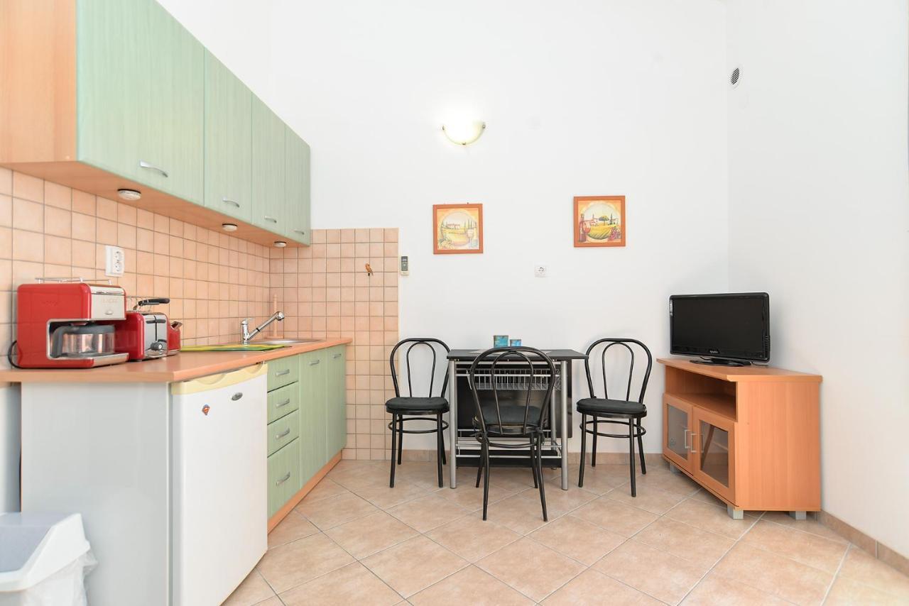 פאז'אנה Apartments Ariana 1989 מראה חיצוני תמונה